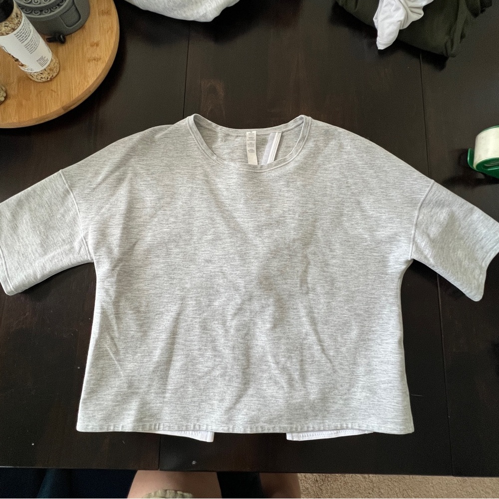 Lululemon cropped tee